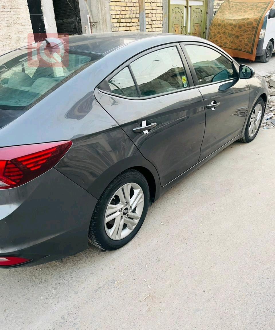 هیوندای ئەلەنترا